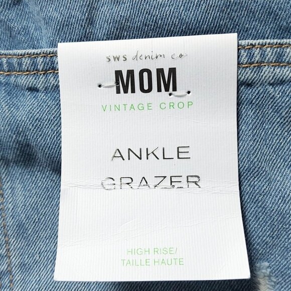 𝅺nwt HIGH WAISTED DISTRESSED MOM LIGHTWASH DENIM - Picture 6 of 6
